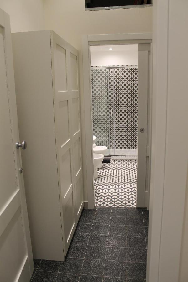 Mergellina 121 Apartment'S Rooms เนเปิลส์ ภายนอก รูปภาพ