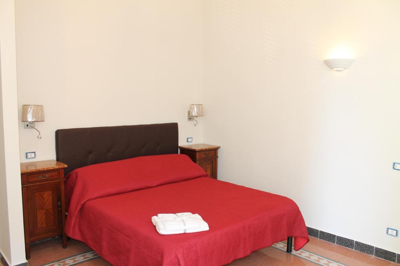 Mergellina 121 Apartment'S Rooms เนเปิลส์ ภายนอก รูปภาพ