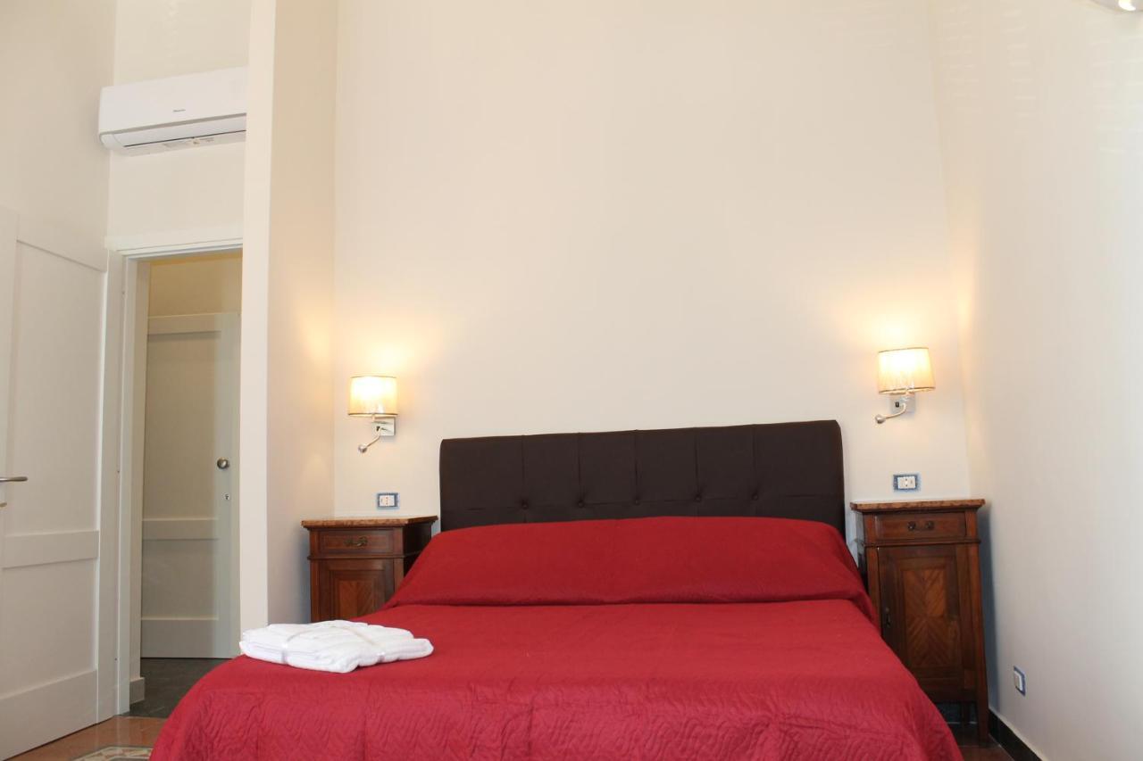 Mergellina 121 Apartment'S Rooms เนเปิลส์ ภายนอก รูปภาพ