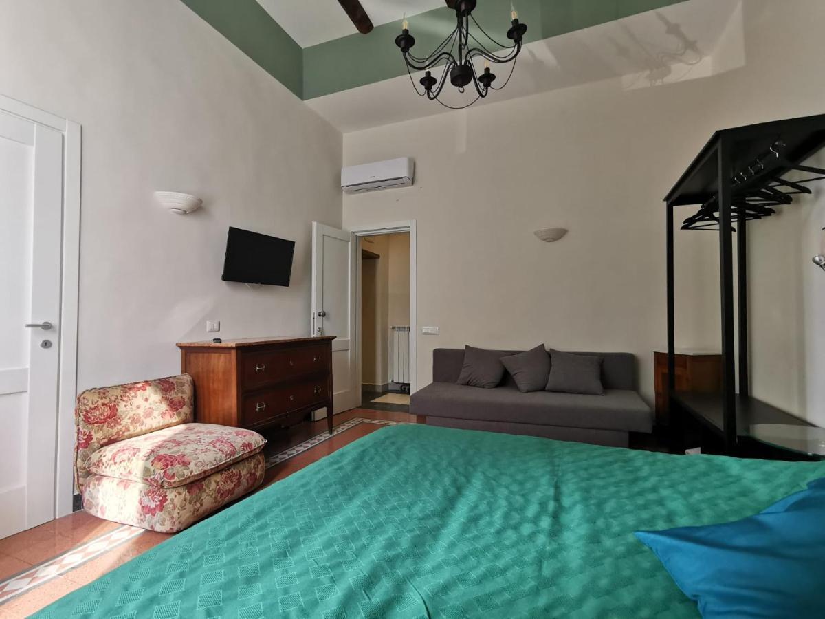 Mergellina 121 Apartment'S Rooms เนเปิลส์ ภายนอก รูปภาพ