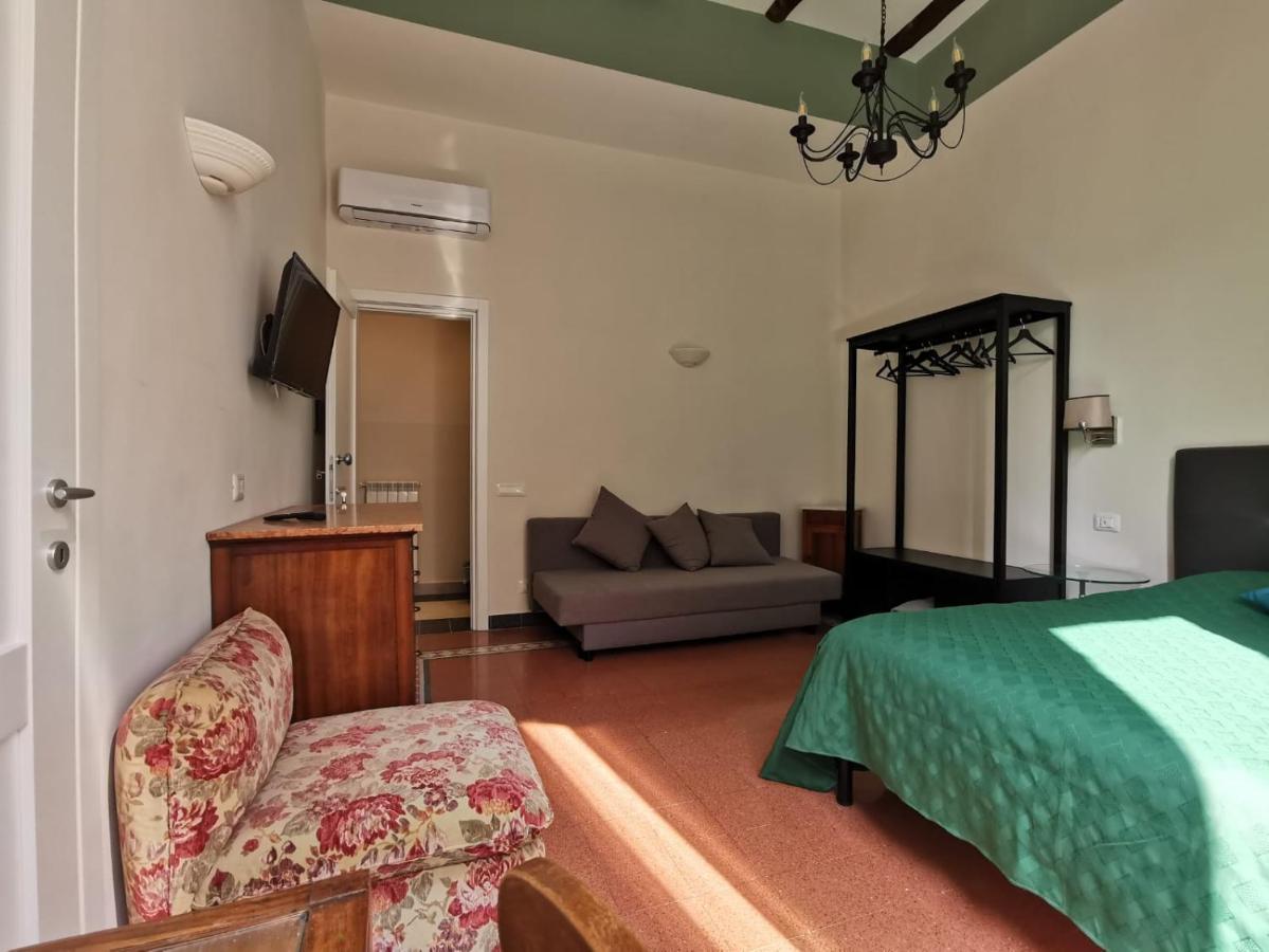 Mergellina 121 Apartment'S Rooms เนเปิลส์ ภายนอก รูปภาพ