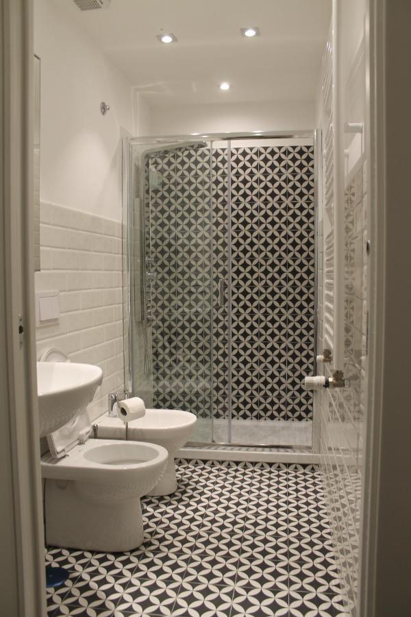 Mergellina 121 Apartment'S Rooms เนเปิลส์ ภายนอก รูปภาพ