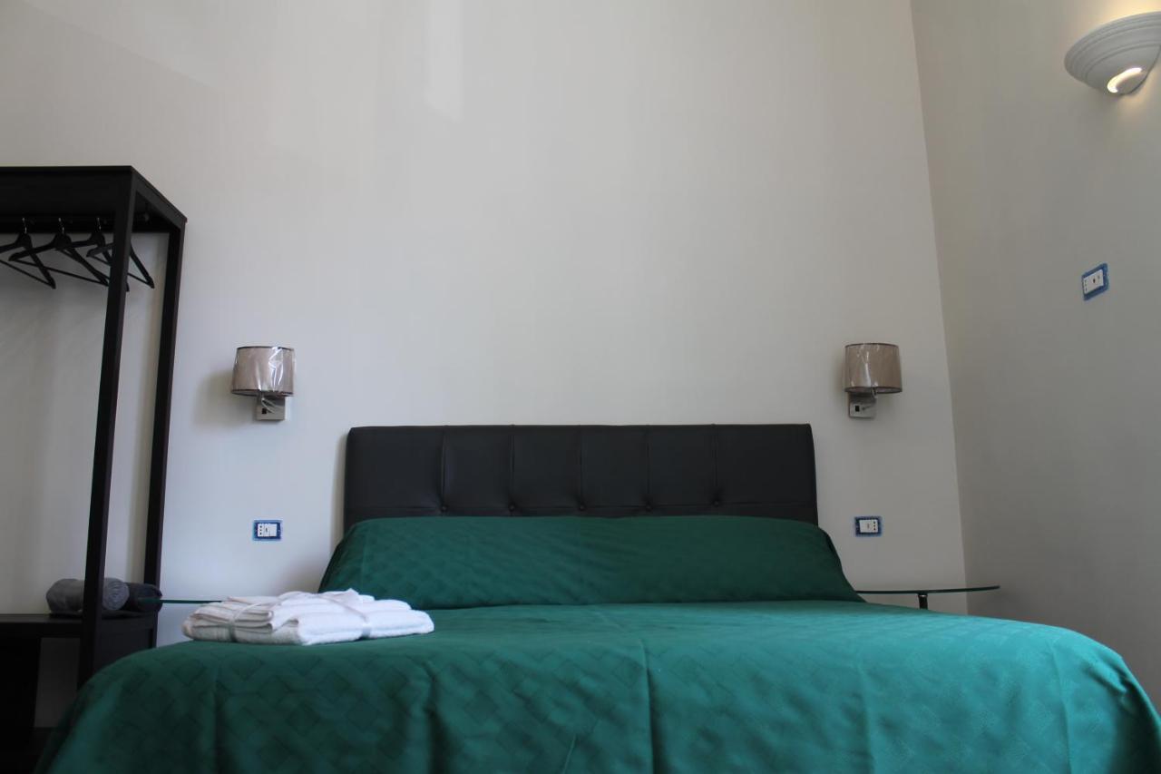 Mergellina 121 Apartment'S Rooms เนเปิลส์ ภายนอก รูปภาพ