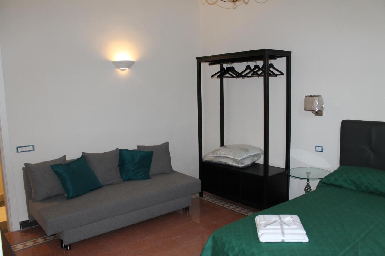 Mergellina 121 Apartment'S Rooms เนเปิลส์ ภายนอก รูปภาพ