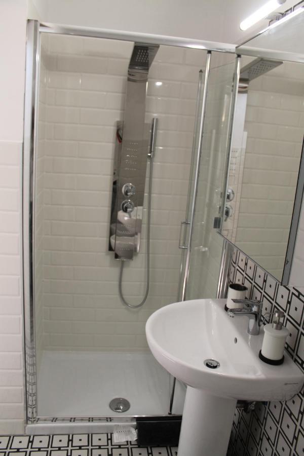 Mergellina 121 Apartment'S Rooms เนเปิลส์ ภายนอก รูปภาพ