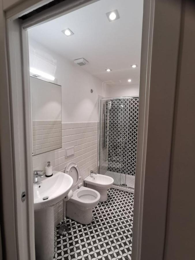 Mergellina 121 Apartment'S Rooms เนเปิลส์ ภายนอก รูปภาพ