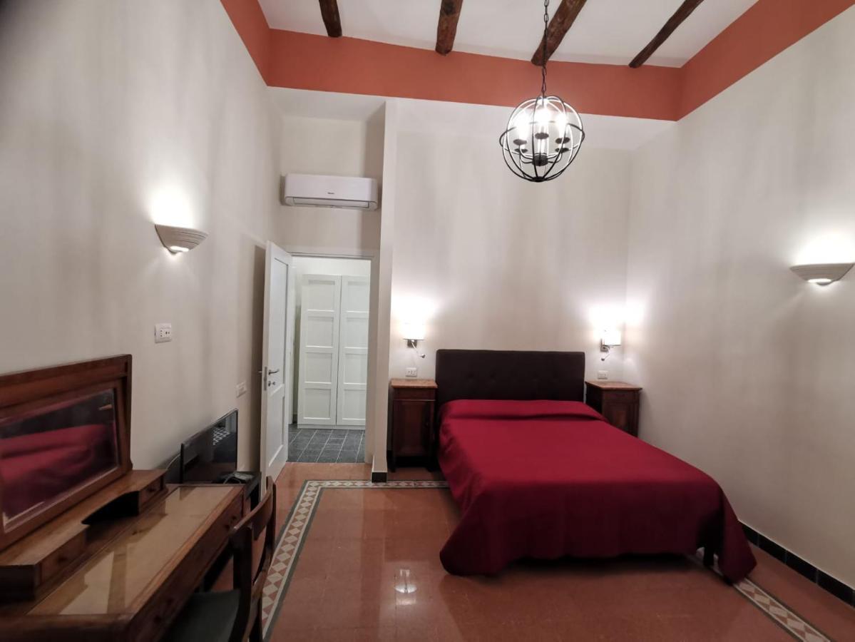 Mergellina 121 Apartment'S Rooms เนเปิลส์ ภายนอก รูปภาพ